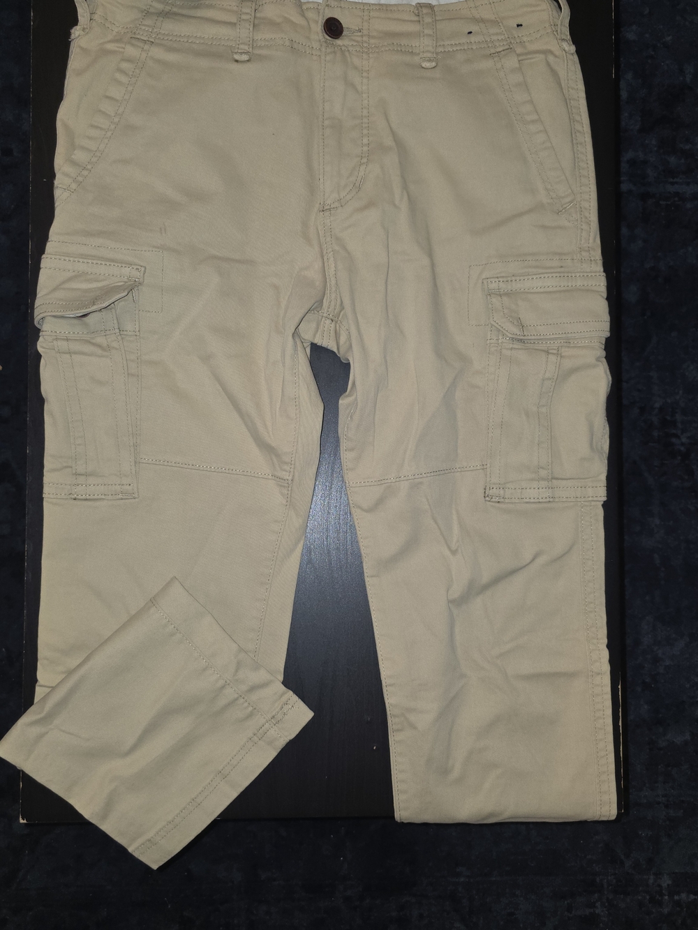 Hollister Men's Khaki Cargo Pants - Classic Utility Style